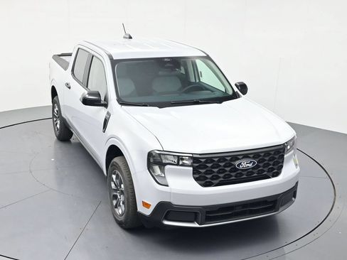 New 2026 Ford Maverick XLT w/ XLT Luxury Package FWD image 32