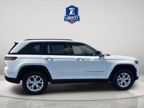 Certified 2023 Jeep Grand Cherokee Limited AWD/4WD image 13