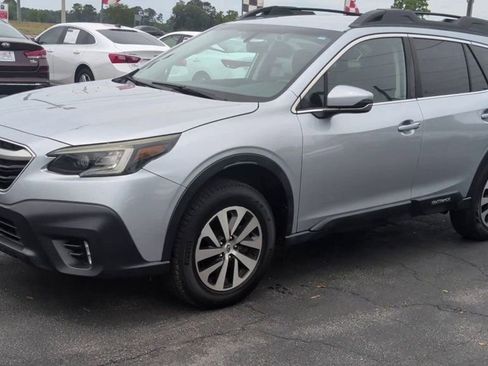 Used 2022 Subaru Outback Premium AWD/4WD image 4