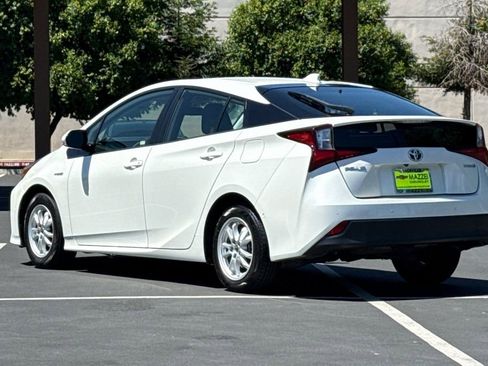 Used 2020 Toyota Prius LE FWD image 3