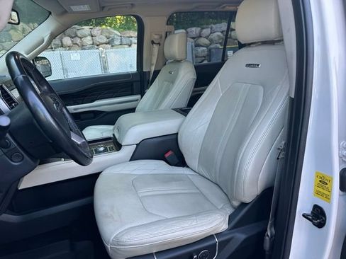 Used 2019 Ford Expedition Platinum AWD/4WD image 18