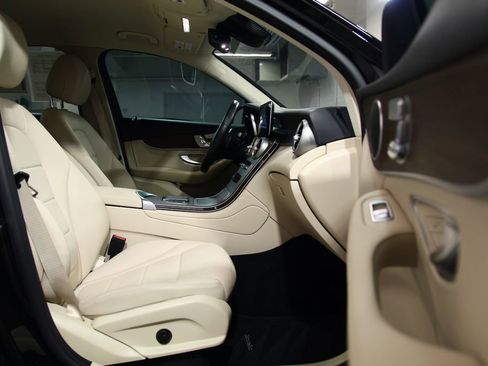 Certified 2022 Mercedes-Benz GLC 300 image 23