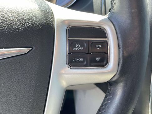 Used 2014 Chrysler Town & Country Touring-L w/ Driver Convenience Group image 24