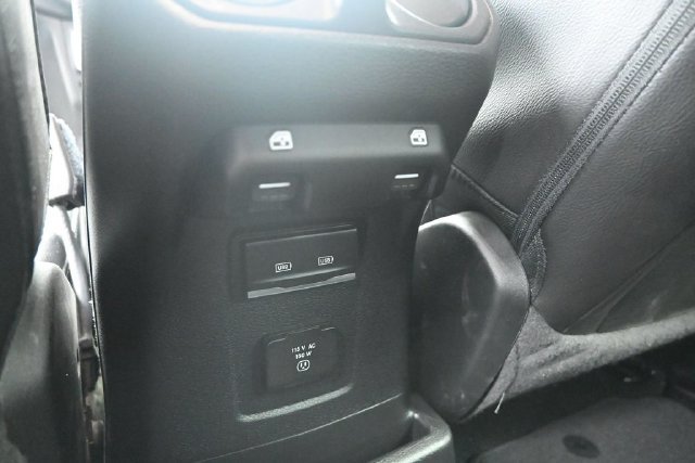 Used 2023 Jeep Wrangler Unlimited Sahara AWD/4WD image 36