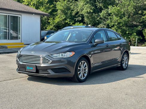 Used 2017 Ford Fusion SE w/ Fusion SE Technology Package FWD image 15