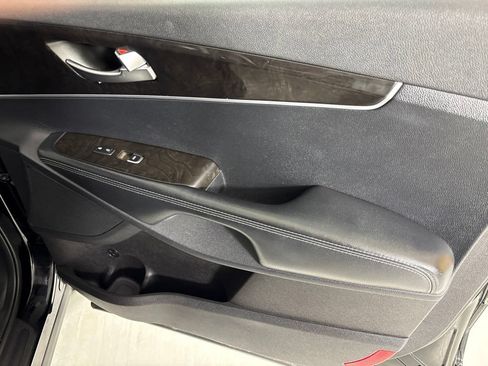 Used 2016 Kia Sorento FWD image 12