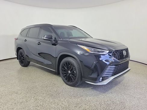 Used 2024 Toyota Highlander XSE FWD image 4