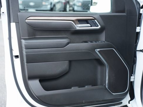 Used 2025 Chevrolet Silverado 1500 LT image 14