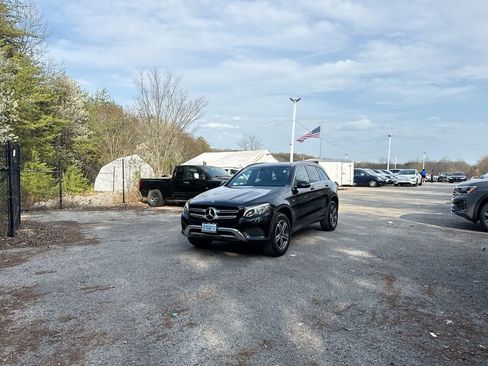 Used 2019 Mercedes-Benz GLC 300 4MATIC image 1