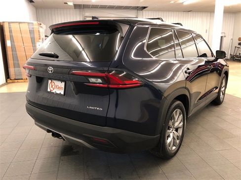 Used 2025 Toyota Grand Highlander AWD image 11