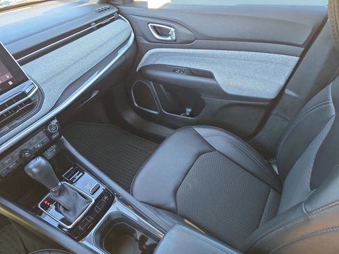 Used 2023 Jeep Compass Latitude w/ Convenience Group image 18