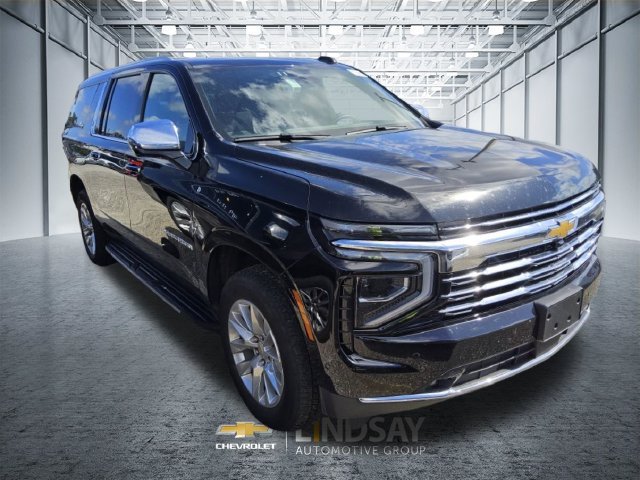 Used 2025 Chevrolet Suburban Premier AWD/4WD image 3