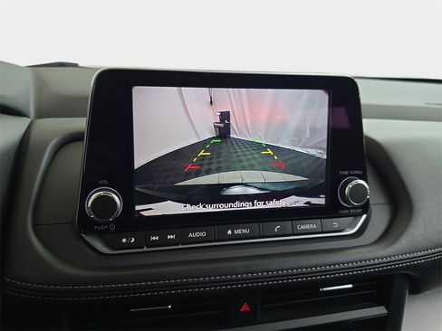 Used 2024 Nissan Rogue SV image 25