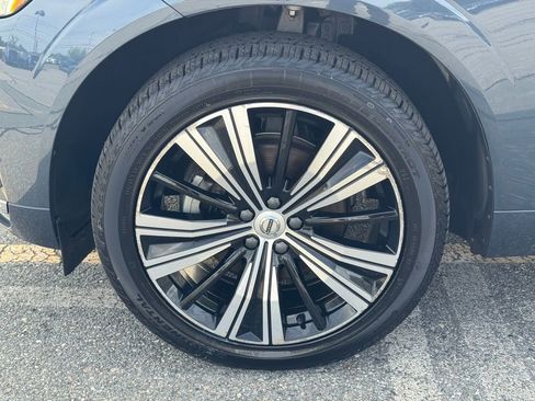 Used 2022 Volvo XC60 B5 Inscription w/ Climate Package image 10