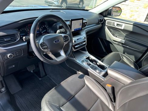Used 2022 Ford Explorer XLT w/ Equipment Group 202A image 11