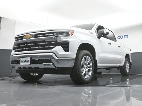 Used 2025 Chevrolet Silverado 1500 LTZ w/ LTZ Premium Package image 6