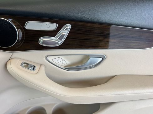 Used 2021 Mercedes-Benz GLC 300 4MATIC image 19