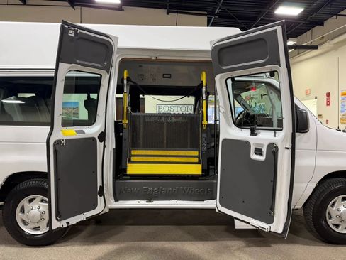 Used 2014 Ford E-250 and Econoline 250 Extended w/ Power Group RWD image 43