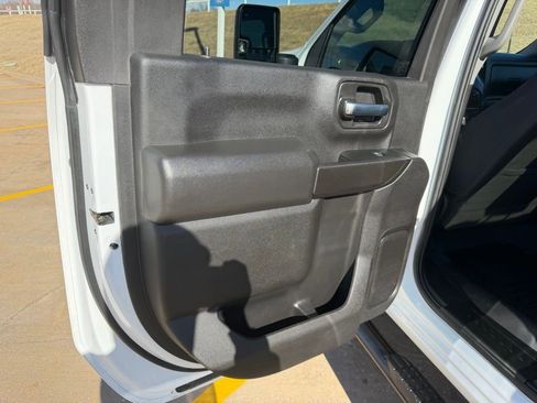 Used 2025 Chevrolet Silverado 2500 Custom w/ Custom Value Package image 16