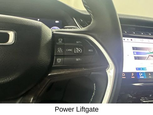 Used 2023 Jeep Grand Cherokee Limited w/ Black Appearance Package AWD/4WD image 39