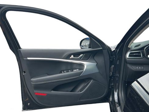 Used 2025 Genesis G70 2.5T RWD image 9
