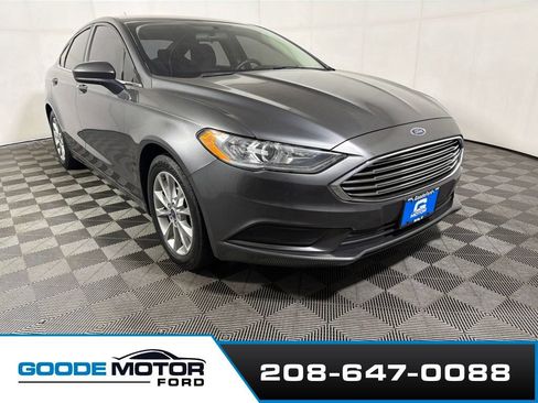 Certified 2017 Ford Fusion SE FWD image 2
