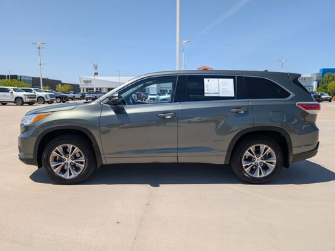 Used 2014 Toyota Highlander Plus AWD/4WD image 2