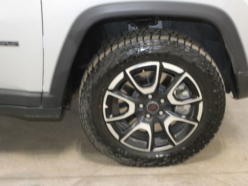 Used 2025 Jeep Compass Trailhawk image 47