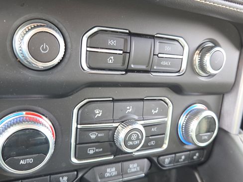 Used 2023 GMC Yukon SLT image 18