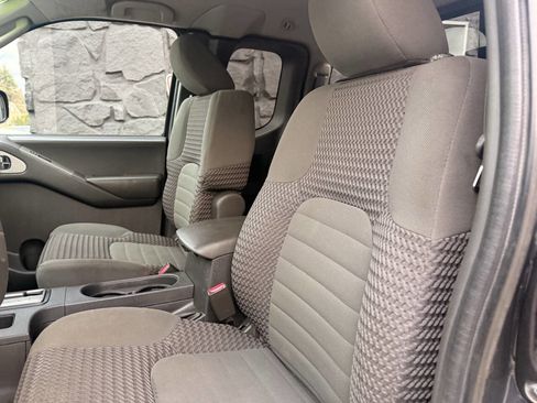 Used 2010 Nissan Frontier SE w/ SE Value Truck Pkg image 13