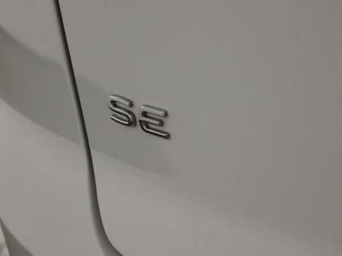 Used 2025 Volkswagen Atlas Cross Sport SE FWD image 35