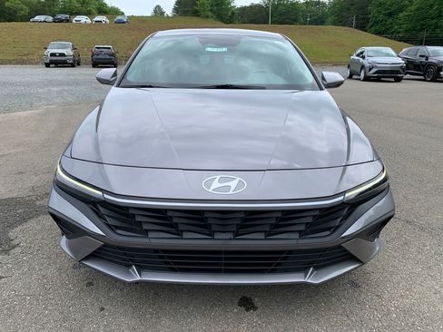 Used 2024 Hyundai Elantra SEL FWD image 5