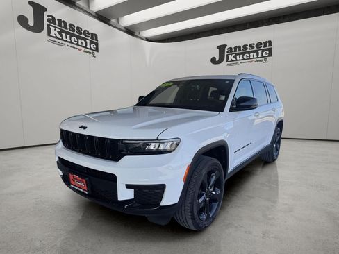 Used 2025 Jeep Grand Cherokee L Laredo AWD/4WD image 5