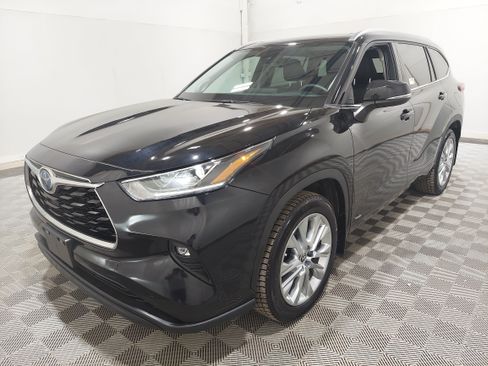 Used 2024 Toyota Highlander Limited AWD/4WD image 1