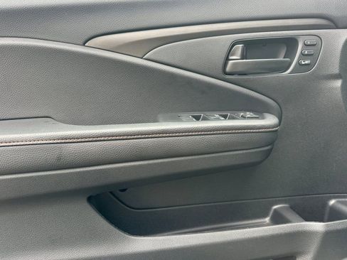 Used 2025 Honda Ridgeline TrailSport image 11