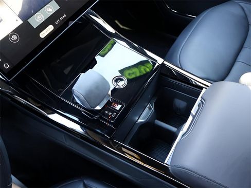 Used 2025 Land Rover Range Rover Sport SE image 26