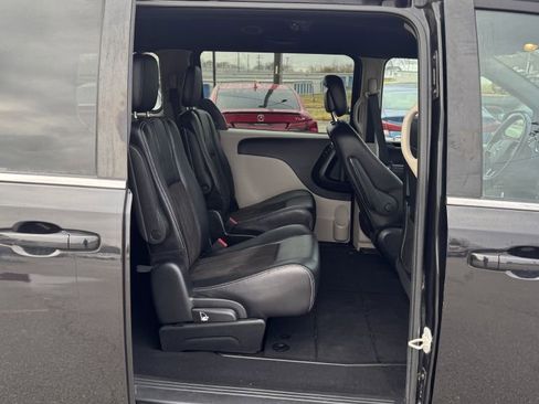 Used 2020 Dodge Grand Caravan SXT image 21