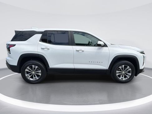Used 2025 Chevrolet Equinox LT FWD image 3