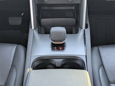 Used 2025 Land Rover Discovery Sport S image 18