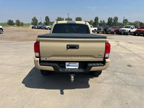 Used 2017 Toyota Tacoma TRD Off-Road w/ Premium & Technology Package AWD/4WD image 31