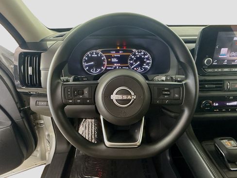 Used 2025 Nissan Pathfinder S AWD/4WD image 13