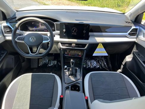 New 2026 Volkswagen Taos SE FWD image 25