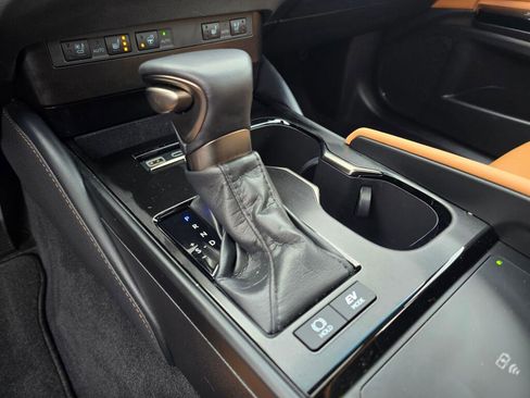 Used 2025 Lexus ES 300h w/ Premium Package image 16