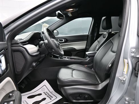 Used 2025 Jeep Compass Limited AWD/4WD image 9
