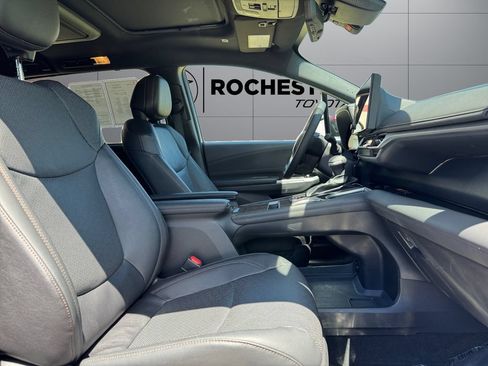 Certified 2025 Toyota Sienna Limited AWD/4WD image 17