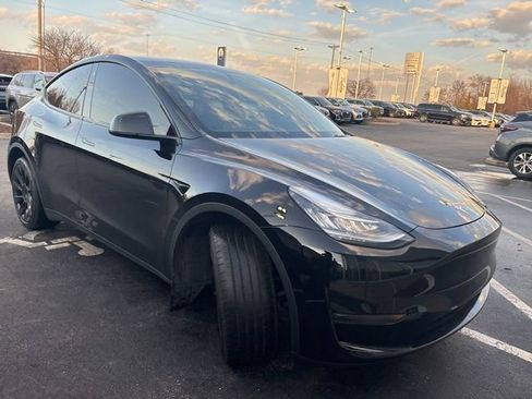 Used 2023 Tesla Model Y Long Range image 3