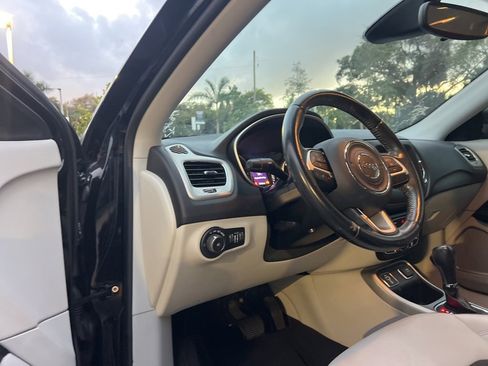 Used 2021 Jeep Compass Latitude image 34