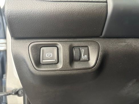 Used 2023 GMC Acadia SLE FWD image 15