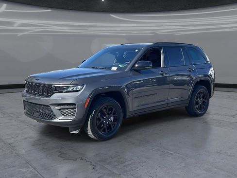 Used 2025 Jeep Grand Cherokee Altitude AWD/4WD image 1