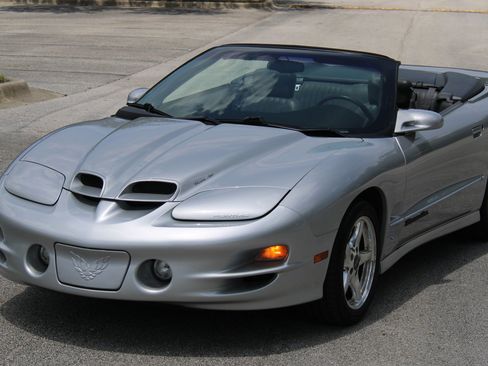 Used 1999 Pontiac Firebird Trans Am RWD image 4